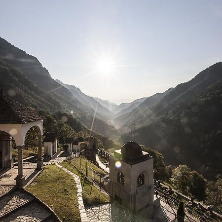 Palazzo Gamboni Swiss Historic Hotel Comologno ภายนอก รูปภาพ