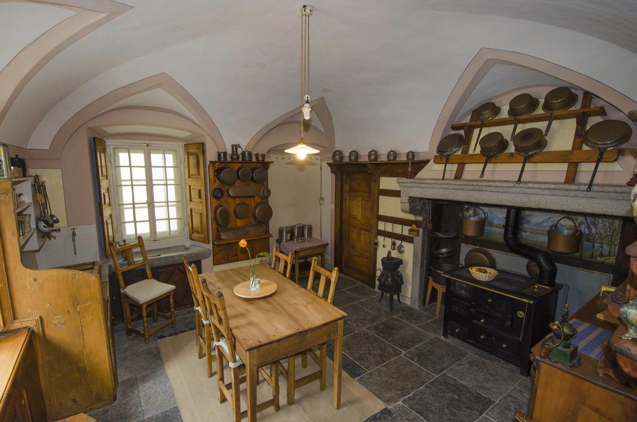 Palazzo Gamboni Swiss Historic Hotel Comologno ภายนอก รูปภาพ